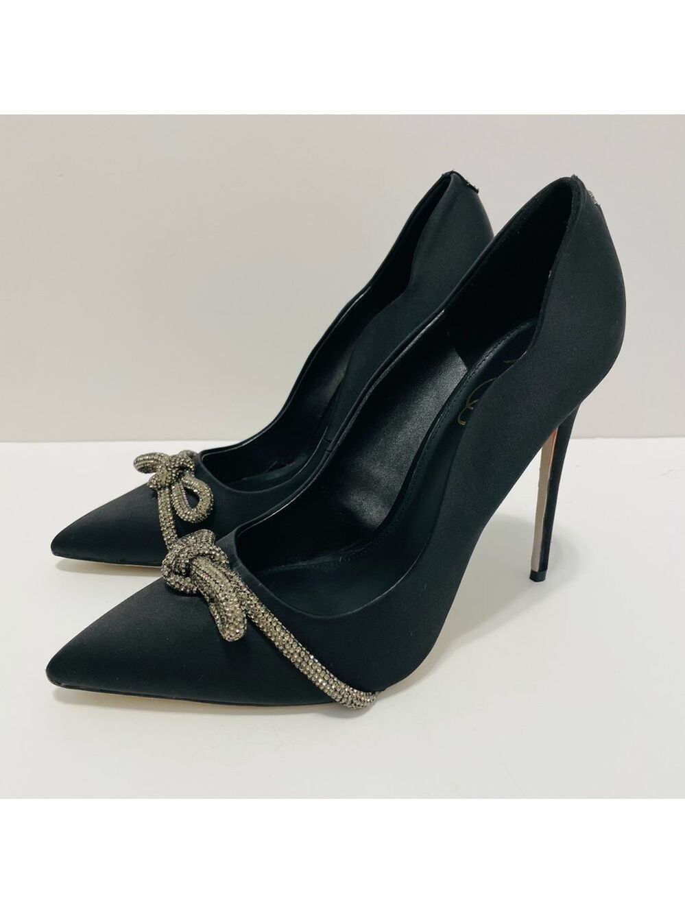 Sam Edelman Deela Pointed Toe Heel Black with Silver Accents Size 9